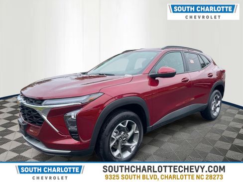 Used 2025 Chevrolet Trax LT w/ LT Convenience Package FWD image 1