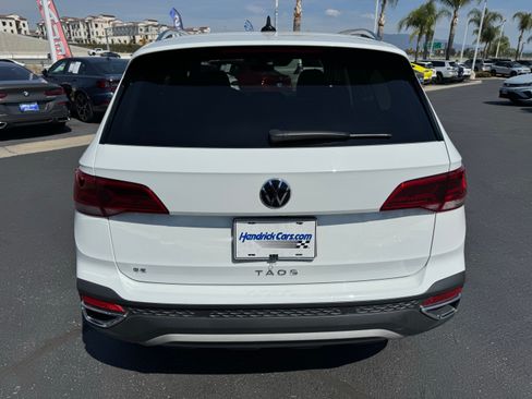 Certified 2023 Volkswagen Taos SE w/ Panoramic Sunroof Package FWD image 9