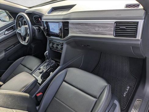Used 2022 Volkswagen Atlas Cross Sport SE AWD/4WD image 20