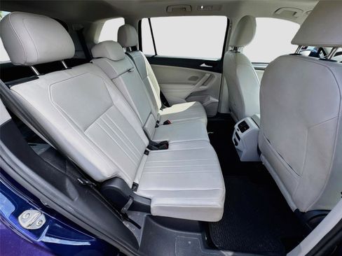 Used 2023 Volkswagen Tiguan SE FWD image 11