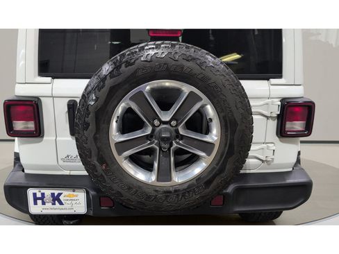 Used 2020 Jeep Wrangler Unlimited Sahara w/ Uconnect 4C Nav & Sound Group AWD/4WD image 7