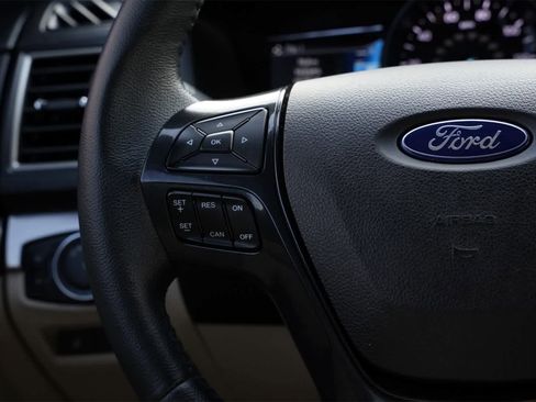 Used 2018 Ford Explorer XLT w/ Equipment Group 202A image 10