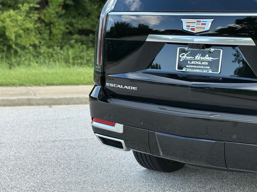 Used 2026 Cadillac Escalade Luxury w/ LPO, Floor Liner Package AWD/4WD image 14