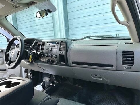 Used 2014 Chevrolet Silverado 2500 W/T AWD/4WD image 11