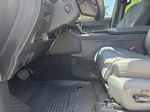 Used 2025 Lexus GX 550 AWD/4WD image 10