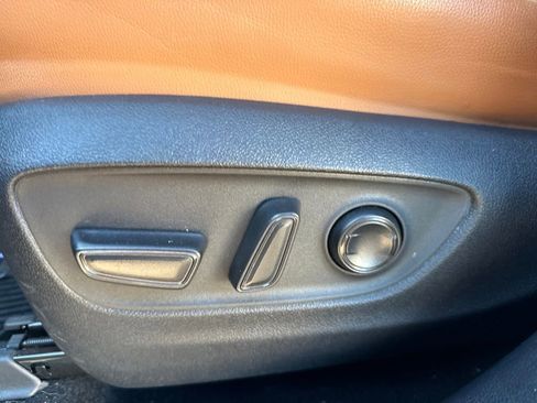 Used 2021 Toyota Highlander Platinum image 11