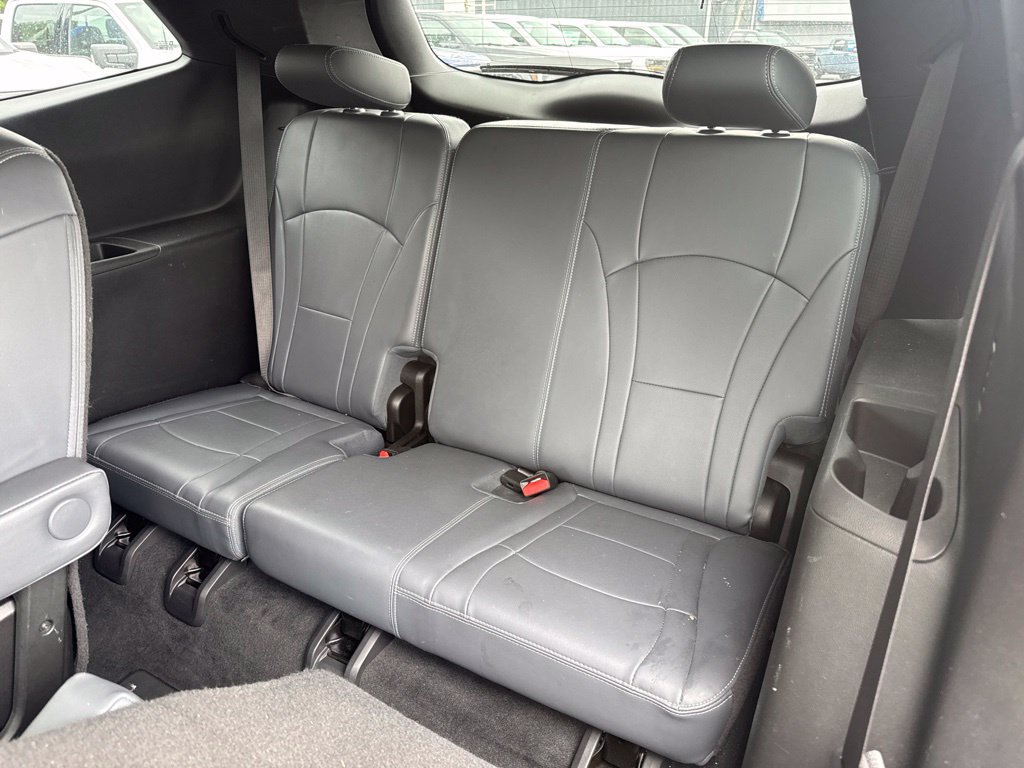 Used 2023 Buick Enclave Essence FWD image 11