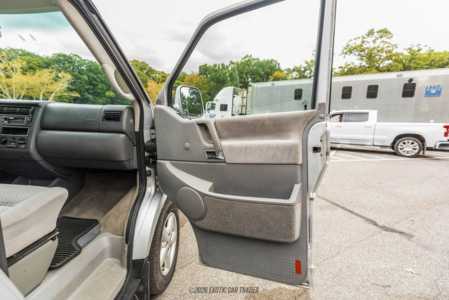 Used 2002 Volkswagen Eurovan MV FWD image 30
