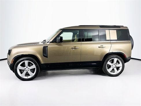 Used 2025 Land Rover Defender 110 X-Dynamic SE image 8