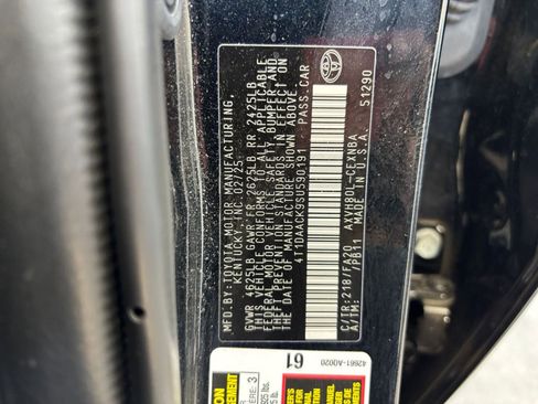 Used 2025 Toyota Camry LE FWD image 29