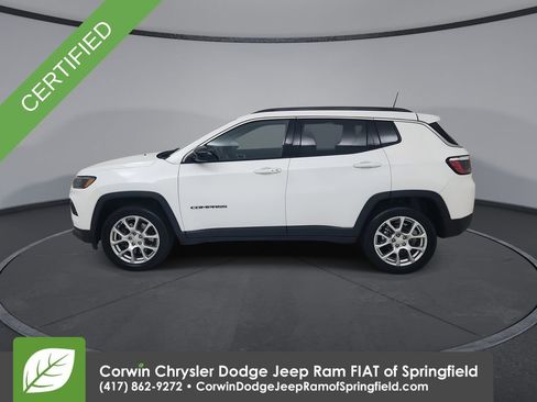 Used 2023 Jeep Compass Latitude image 5