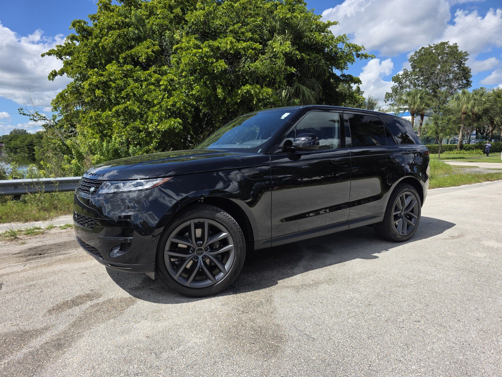 New 2027 Land Rover Range Rover Sport SE AWD/4WD image 1