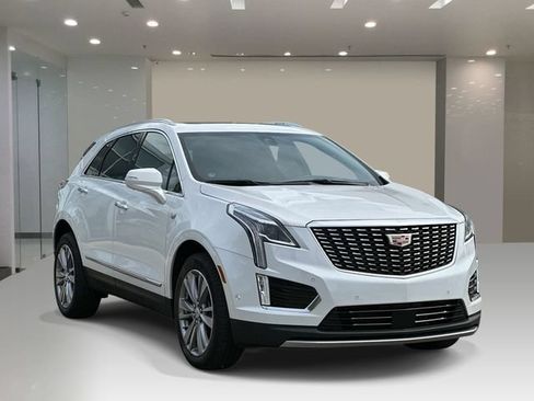 Used 2024 Cadillac XT5 Premium Luxury w/ Technology Package AWD/4WD image 6