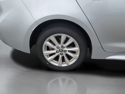 Used 2023 Toyota Corolla LE w/ LE Convenience Package FWD image 18
