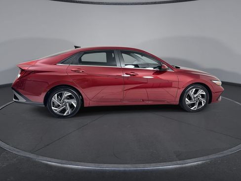 Certified 2025 Hyundai Elantra SEL FWD image 9