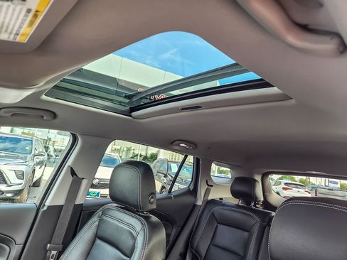 Used 2024 GMC Terrain SLE w/ Elevation Edition AWD/4WD image 9