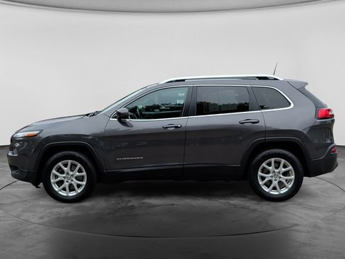 Used 2018 Jeep Cherokee Latitude Plus w/ Cold Weather Group AWD/4WD image 4