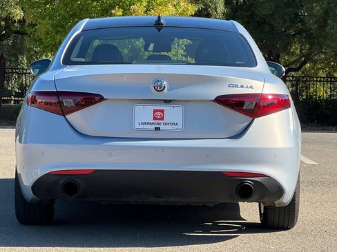 Used 2022 Alfa Romeo Giulia Ti RWD image 5