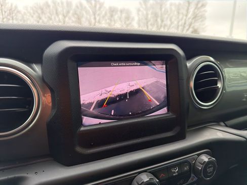 Used 2020 Jeep Wrangler Unlimited Sahara image 30