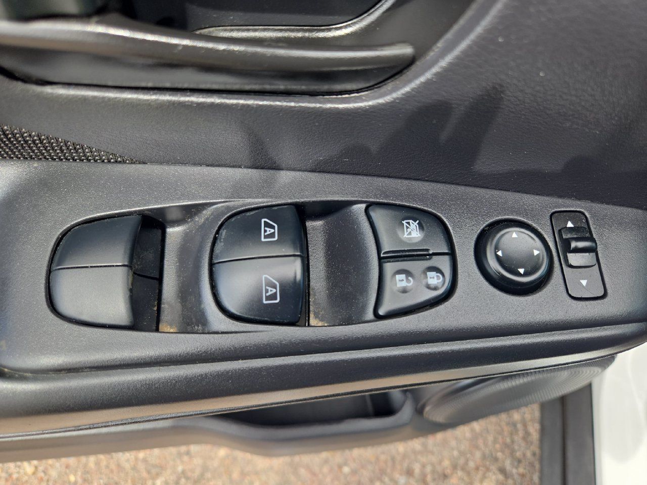 Used 2024 Nissan Kicks S FWD image 27