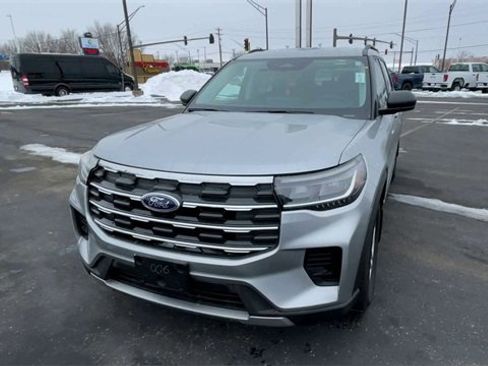 Used 2025 Ford Explorer Active image 5