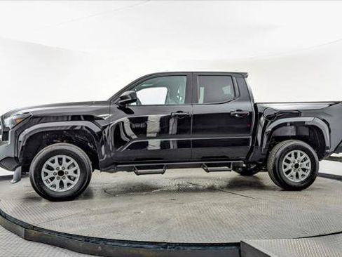 Used 2025 Toyota Tacoma SR image 3