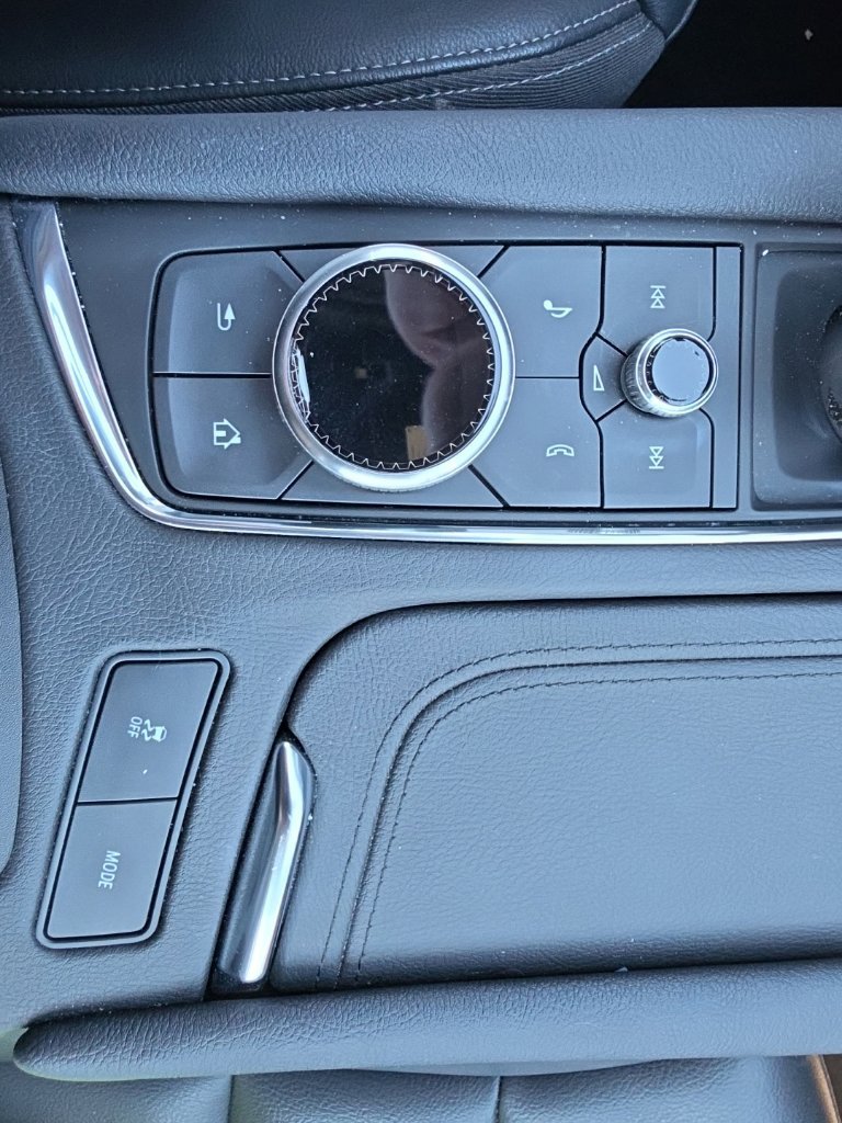 Used 2025 Cadillac XT6 Luxury FWD image 23
