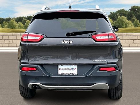 Used 2018 Jeep Cherokee Limited image 4