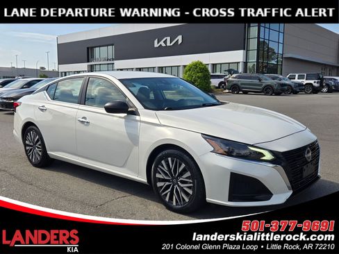 Used 2024 Nissan Altima 2.5 SV FWD image 1