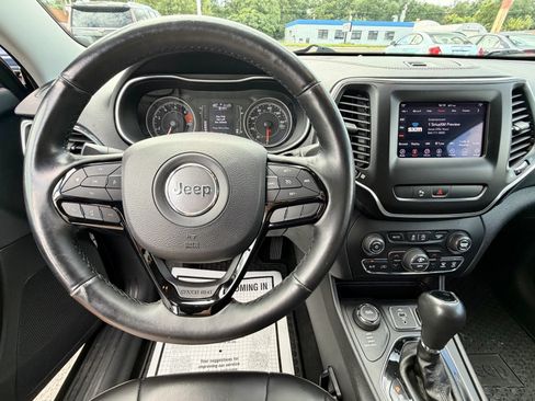 Used 2019 Jeep Cherokee Latitude Plus AWD/4WD image 32