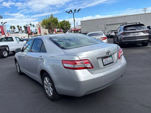Used 2011 Toyota Camry LE FWD image 6
