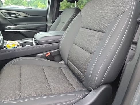 Used 2025 Chevrolet Traverse LT w/ Driver Confidence Package FWD image 11