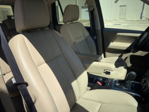 Used 2013 Land Rover LR2 HSE AWD/4WD image 17