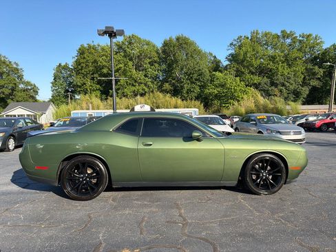 Used 2018 Dodge Challenger R/T Plus RWD image 8