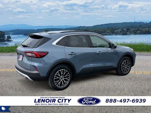 Used 2025 Ford Escape SE w/ PHEV Premium Package FWD image 3