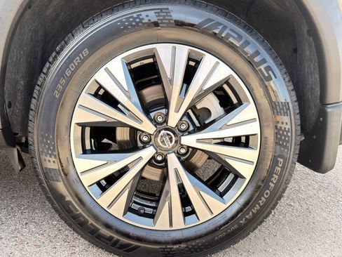 Used 2021 Nissan Rogue SV image 9