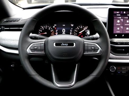 Used 2023 Jeep Compass Latitude AWD/4WD image 28