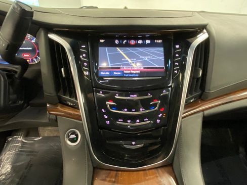 Used 2019 Cadillac Escalade ESV Premium Luxury image 26