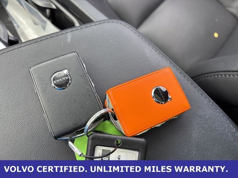 Certified 2025 Volvo XC60 B5 Core image 26