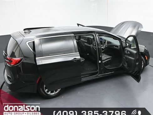 Used 2026 Chrysler Pacifica Limited FWD image 27