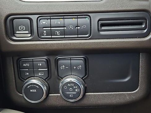 Used 2022 GMC Yukon SLT w/ SLT Luxury Package AWD/4WD image 23