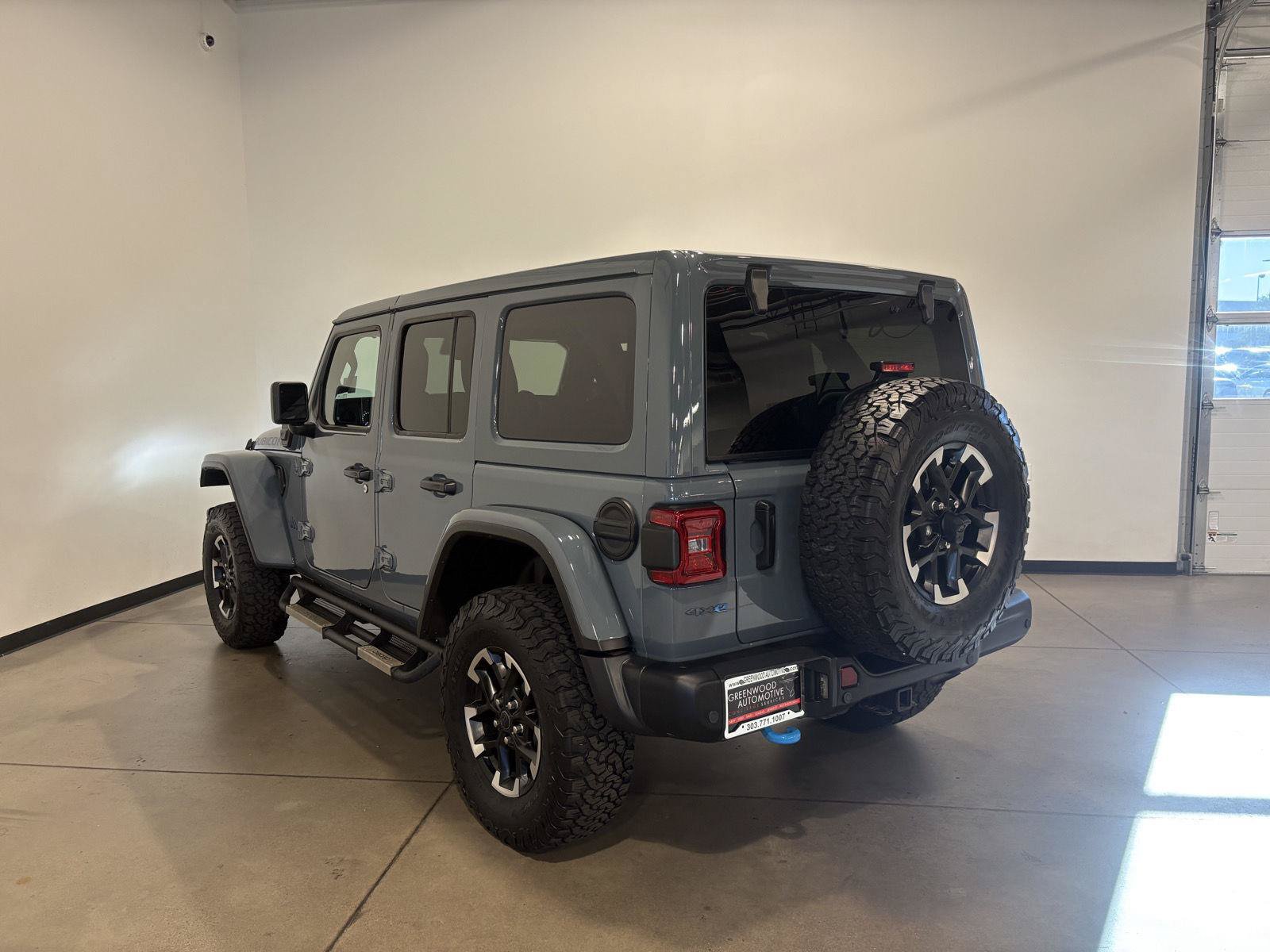 Used 2024 Jeep Wrangler Unlimited Rubicon 4xe AWD/4WD image 5