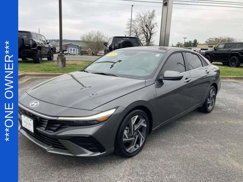 Used 2025 Hyundai Elantra SEL FWD image 8