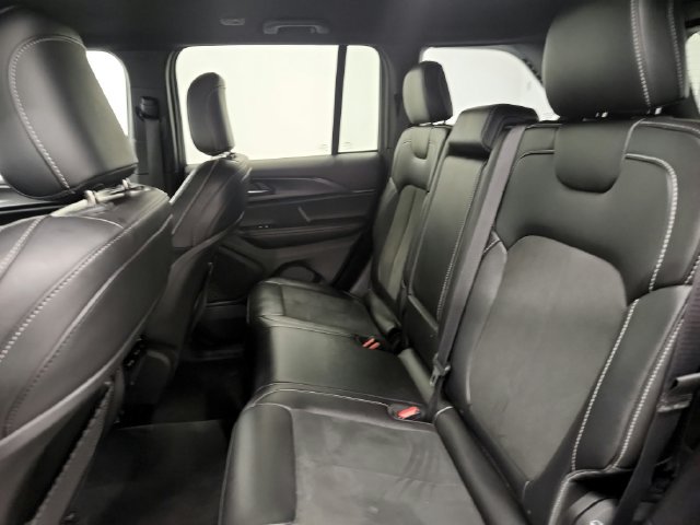 Used 2025 Jeep Grand Cherokee Altitude AWD/4WD image 17