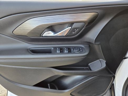 Used 2024 GMC Terrain SLE image 17