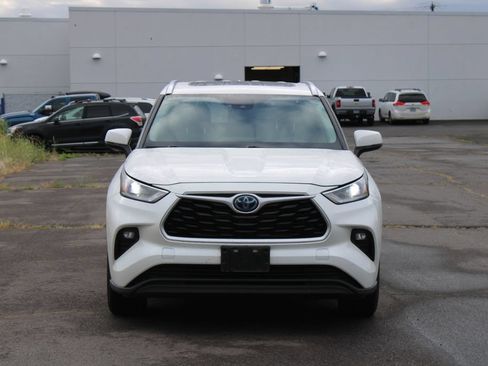 Used 2021 Toyota Highlander XLE AWD/4WD image 8