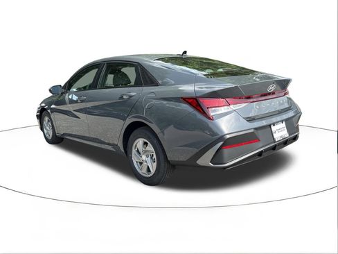 New 2026 Hyundai Elantra SE FWD image 5