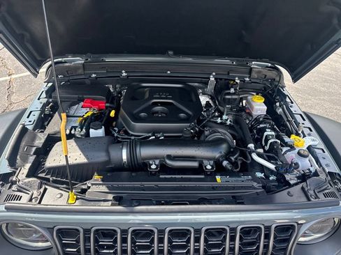 Used 2025 Jeep Wrangler Unlimited Rubicon AWD/4WD image 22