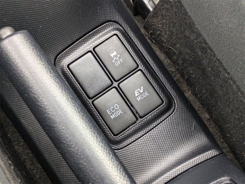 Used 2015 Toyota Prius C Four image 21