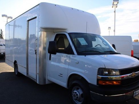 Used 2022 Chevrolet Express 4500 Extended w/ Power Convenience Package image 3